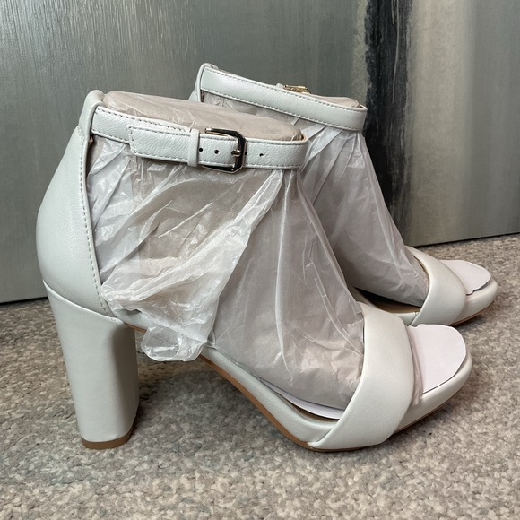 Naturalizer Joy White Leather Block Heel Sandal - Size 7 (NIB) - Picture 3 of 16